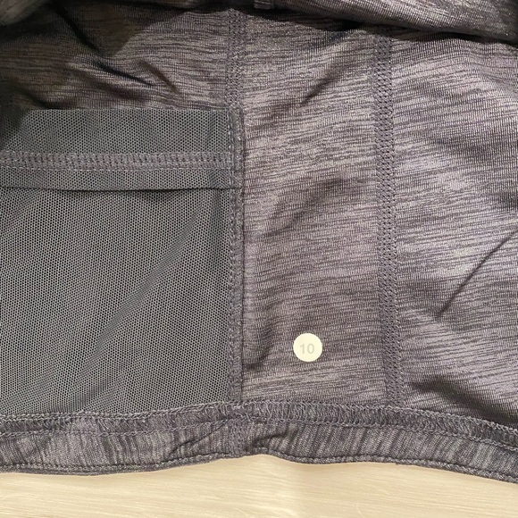 Lululemon Size 10 fitted tank top - Picture 4 of 4